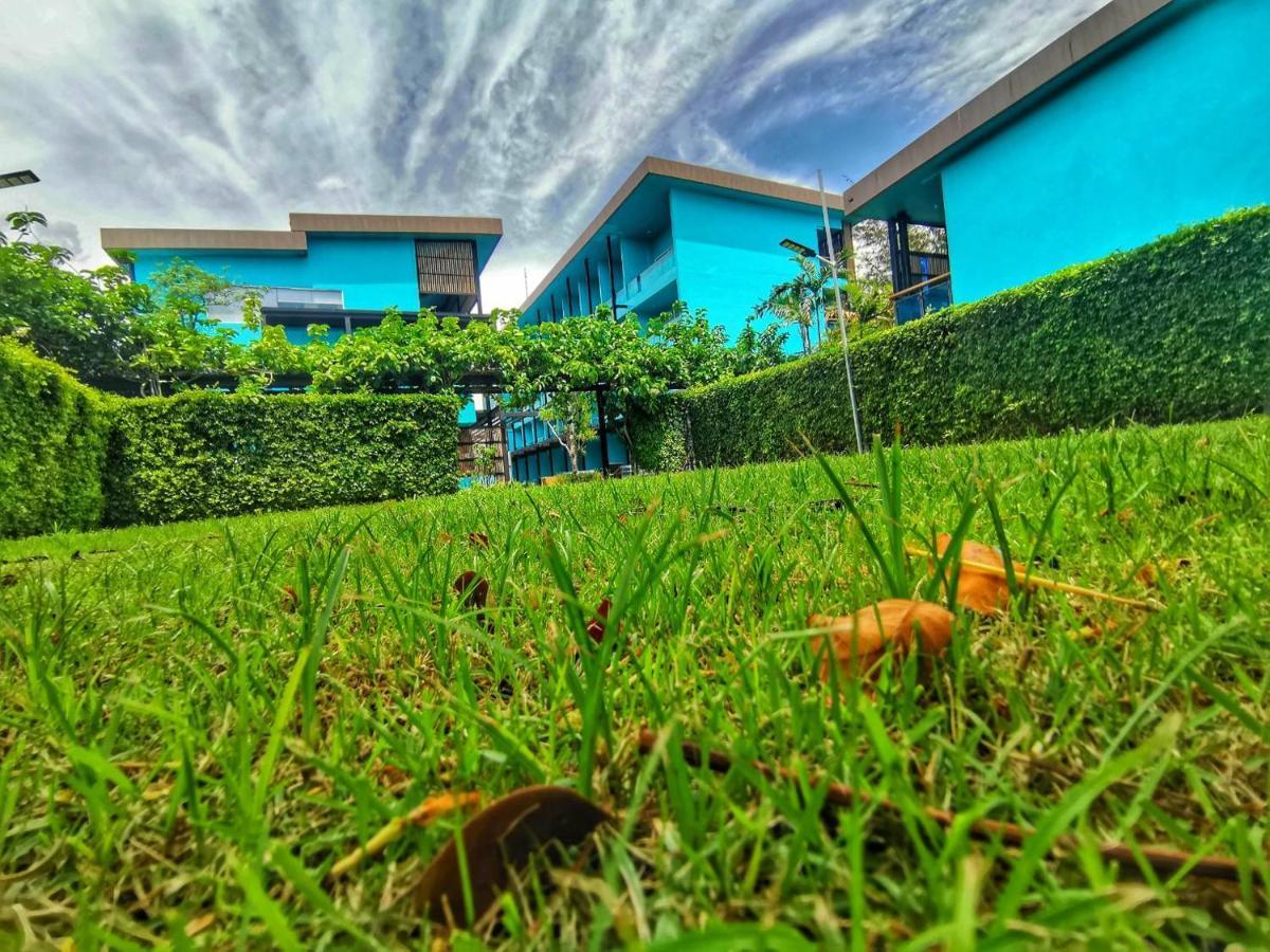 Beach Walk Boutique Resort Bangsaen Buitenkant foto