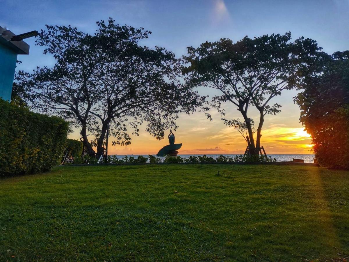 Beach Walk Boutique Resort Bangsaen Buitenkant foto